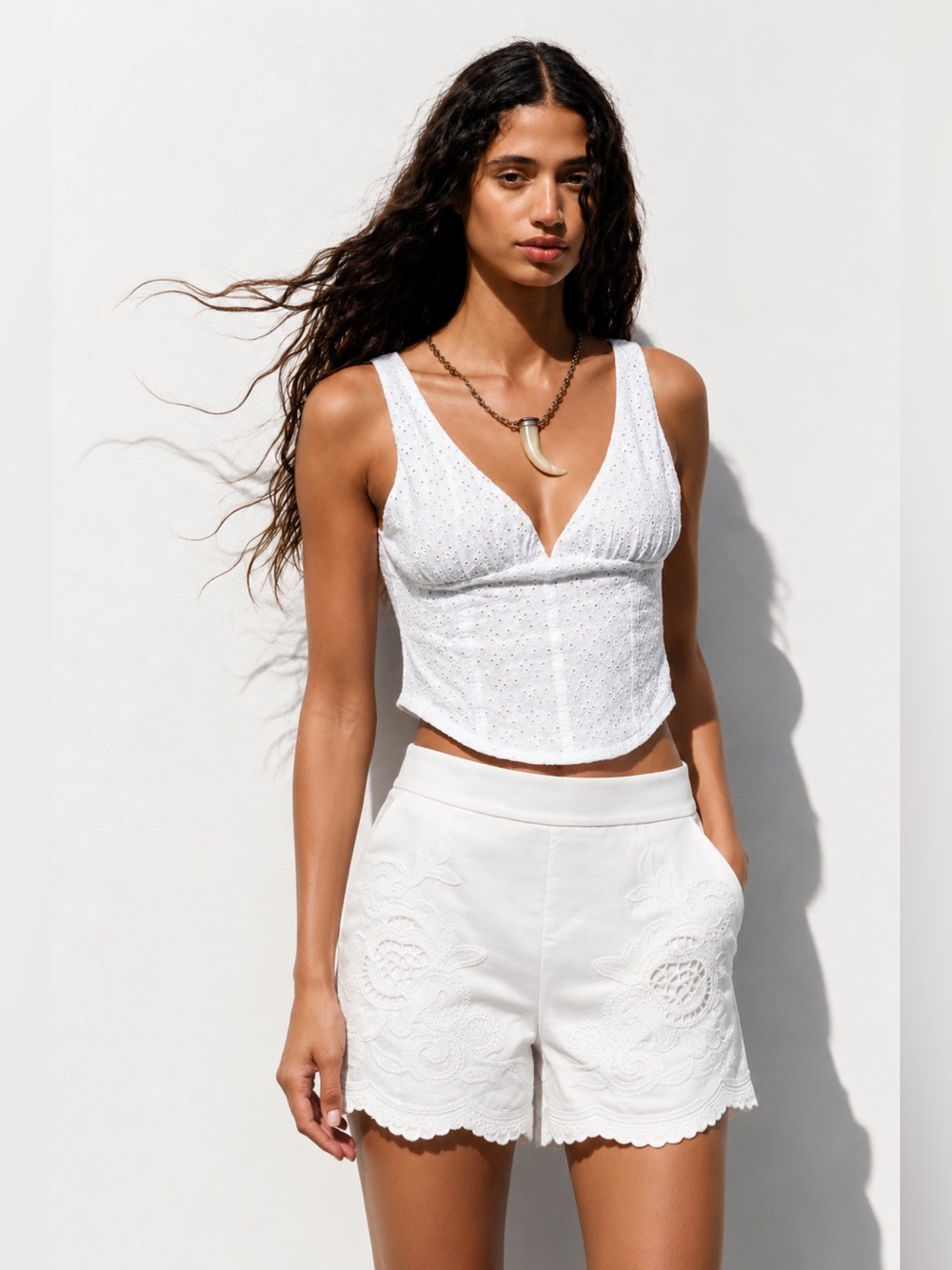 NEW ZARA TOP WITH CUTWORK EMBROIDERY SUMMER SIZE M
🚨NO DISCOUNT ON THIS TOP